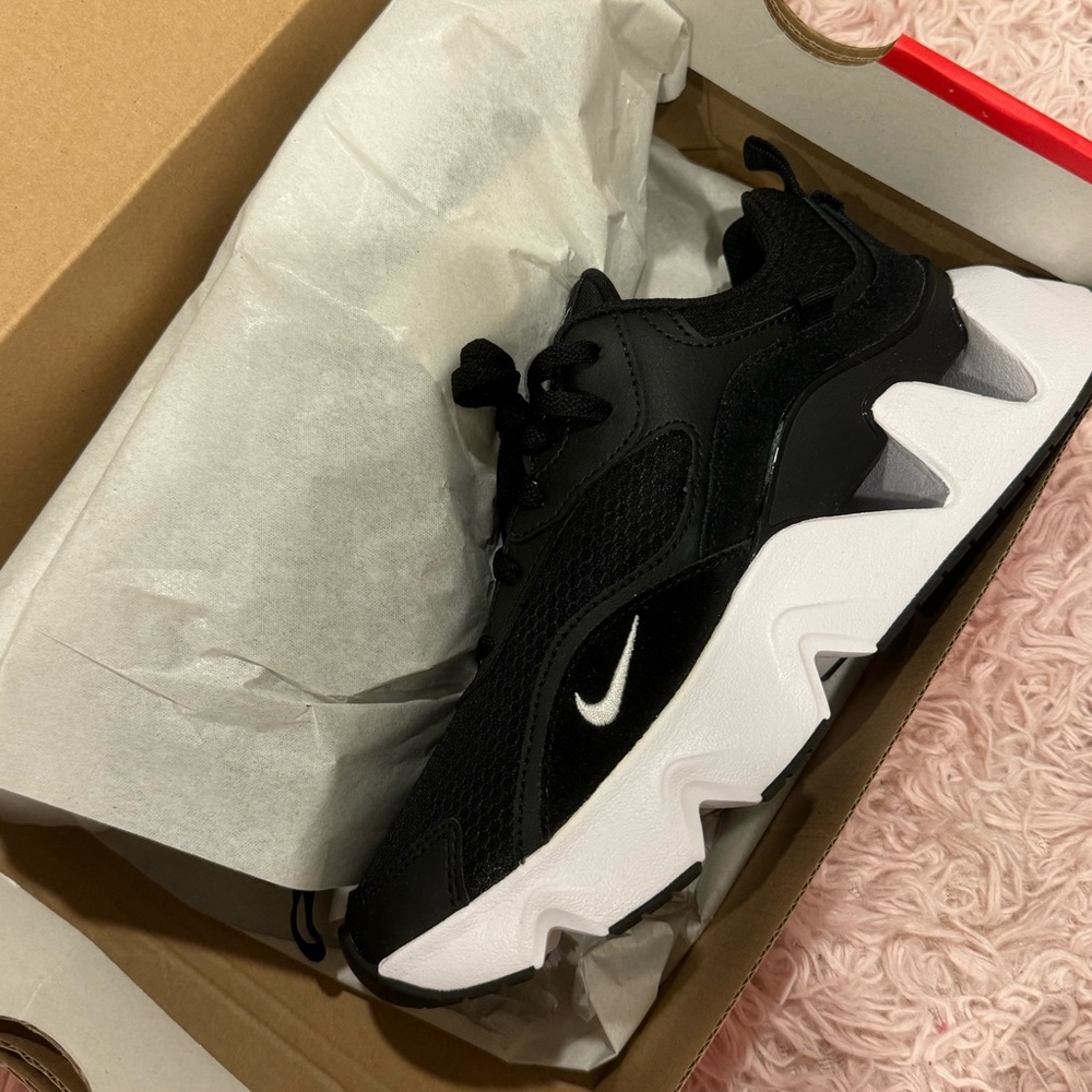 Nike Ryz 365 size 7.5